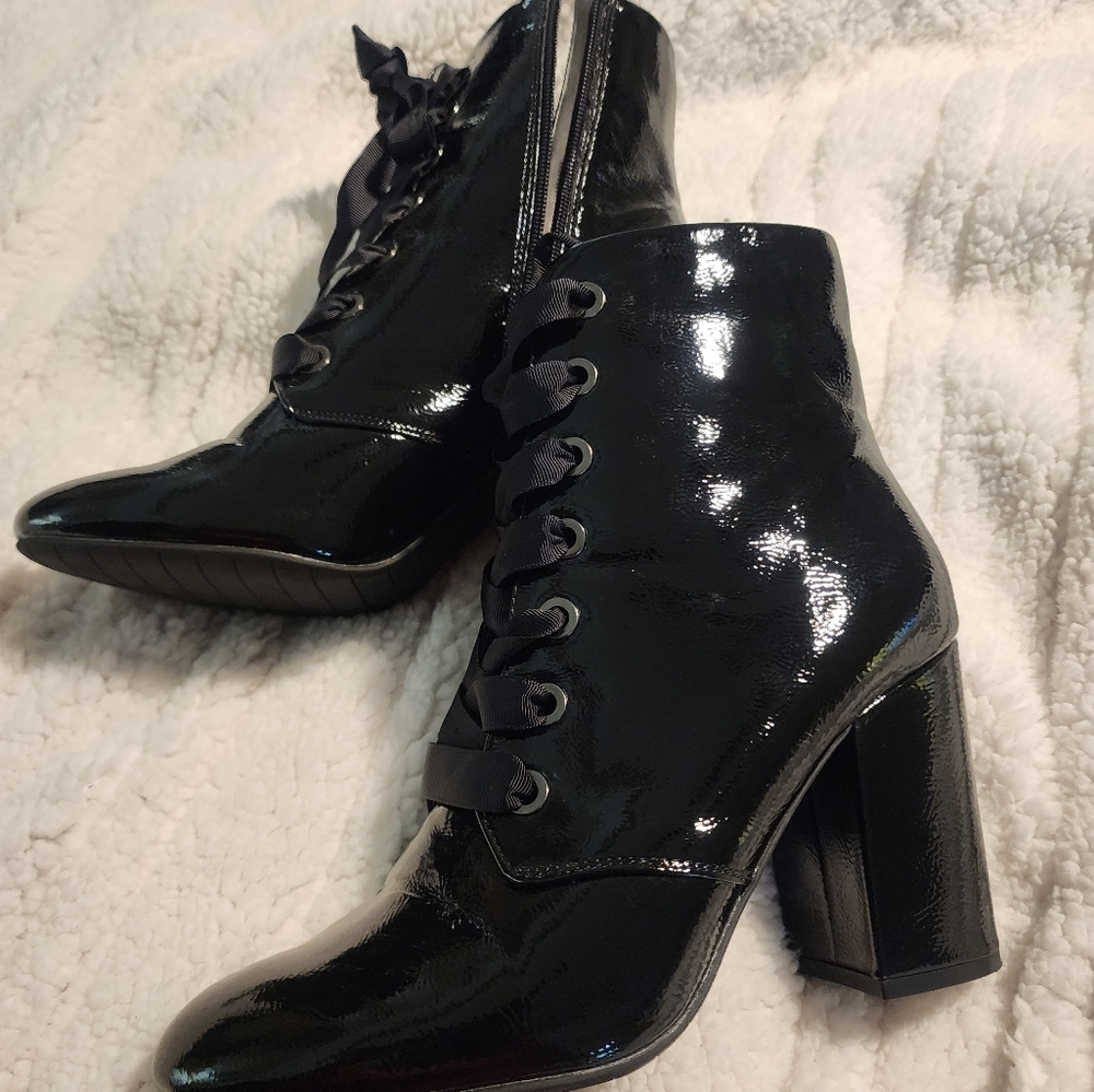 Womens patten leather boots size 9